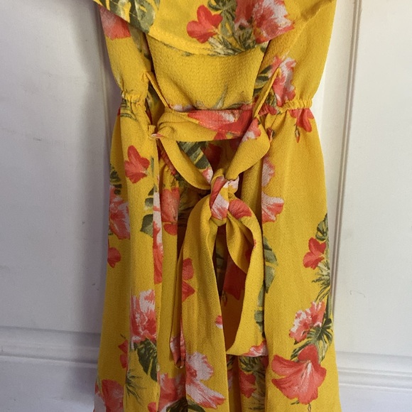 Woman’s size small Rue 21 Romper - Picture 3 of 3